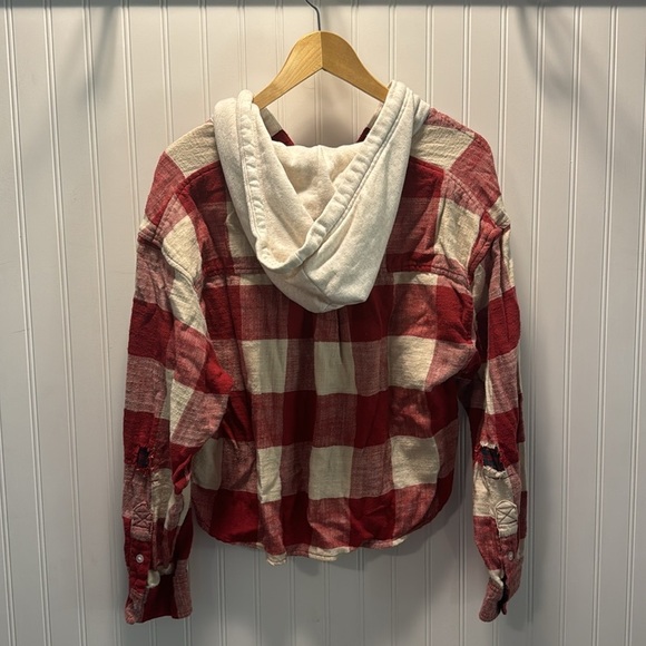 American Eagle | AE red cream buffalo check cropped flannel-sz L - Picture 5 of 8